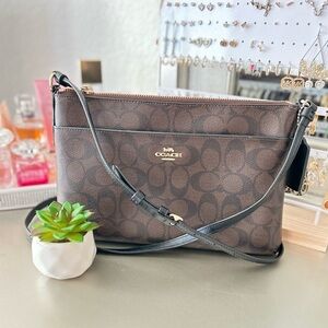 Brown/Black Coach Crossbody purse 👜